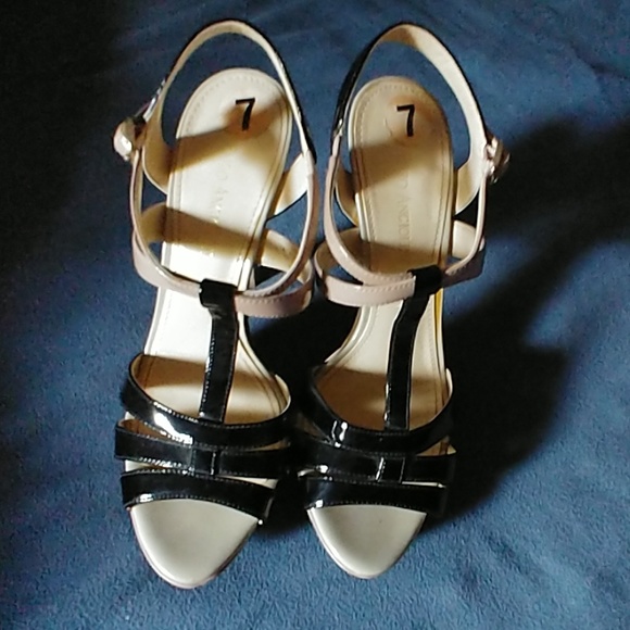 Sandals - Picture 1 of 3